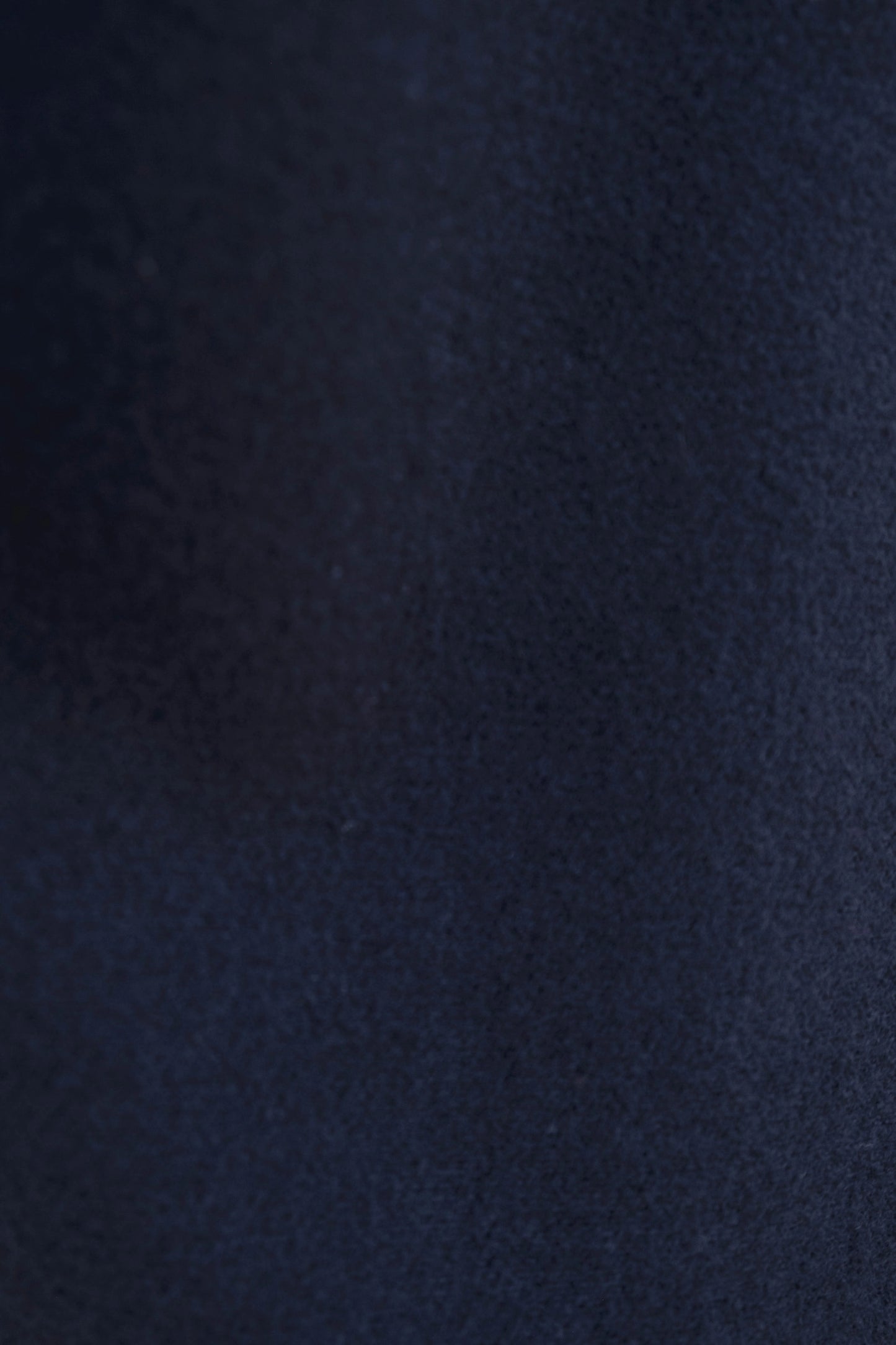 Textura del tejido efecto lana en abrigo corto azul marino, tacto suave – Zenda Couture