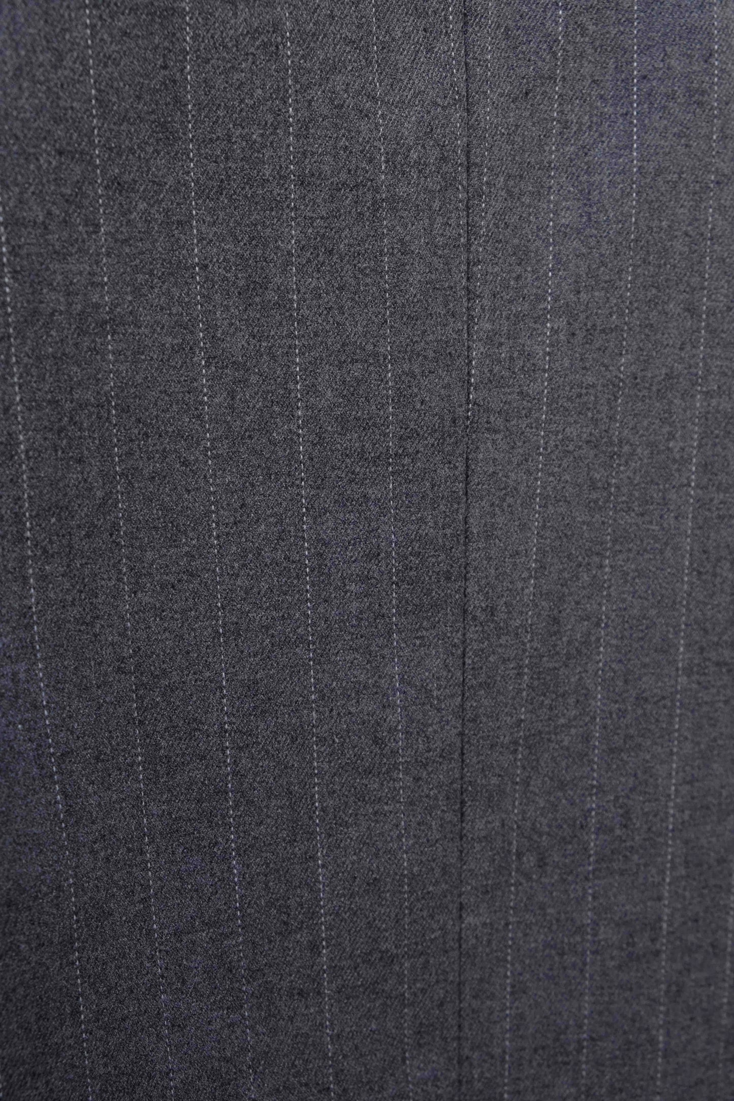Textura del tejido sastrero con raya diplomática en blazer gris, detalle de la trama – Zenda Couture