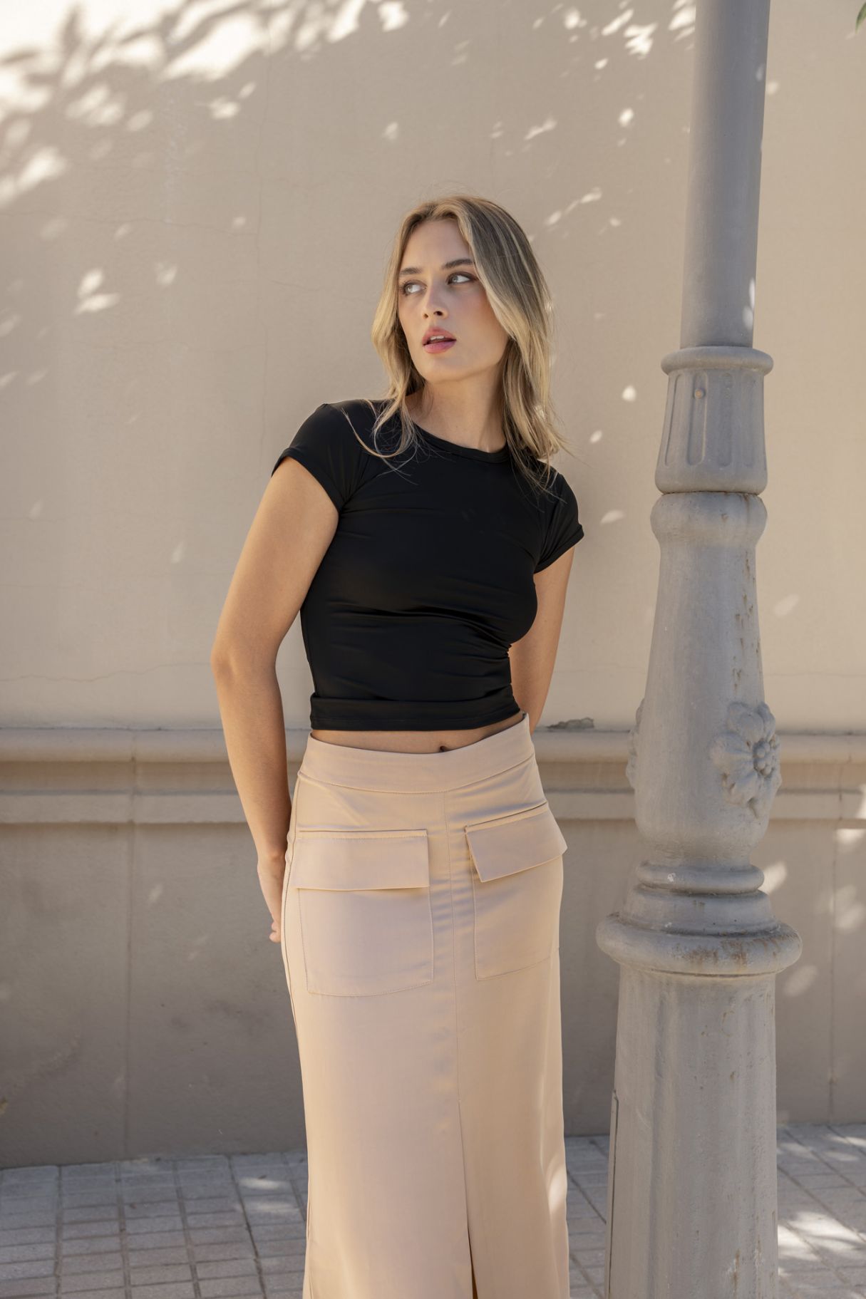 Falda cargo en tono claro - look urbano femenino