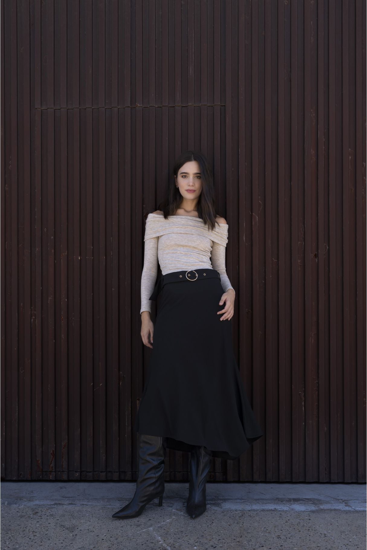 Falda midi negra con cinturón - Zenda Couture