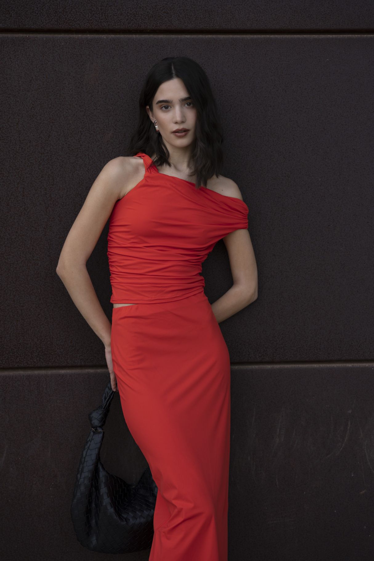 Vista frontal falda poliamida ajustada - corte elegante