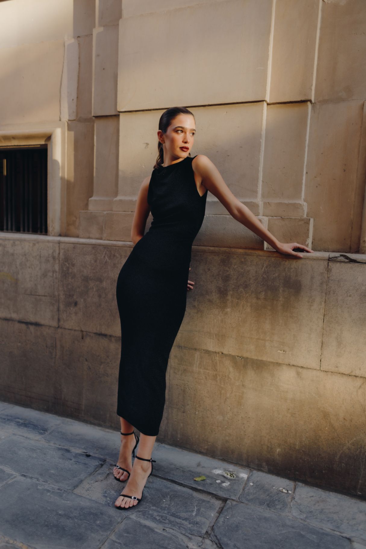 Vestido negro de punto con lurex y nudo en el cuello – Zenda Couture