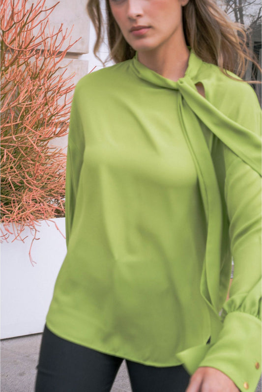 Camisa verde con lazada al cuello – Zenda Couture
