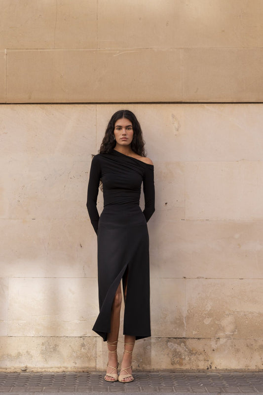 Falda midi negra con abertura lateral - Zenda Couture