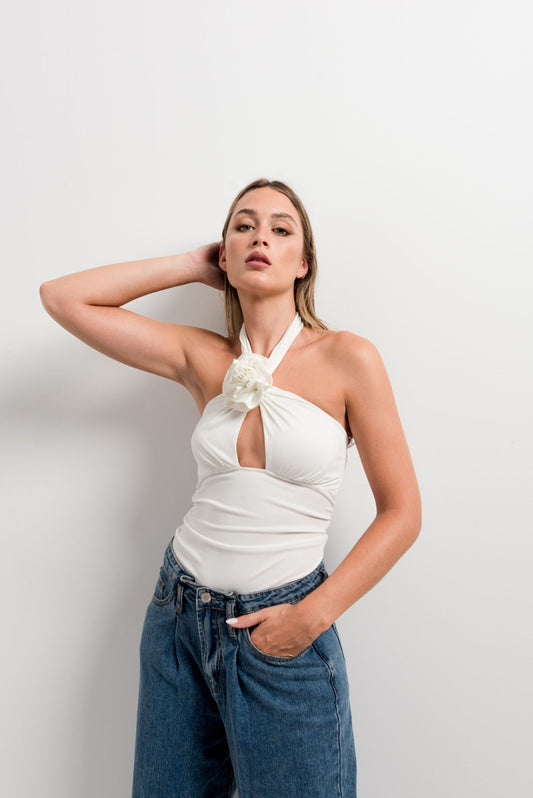 Top blanco con frunces y anudado frontal – Zenda Couture