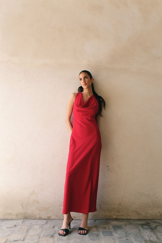 Vestido largo rojo con detalle dorado - estilo elegante