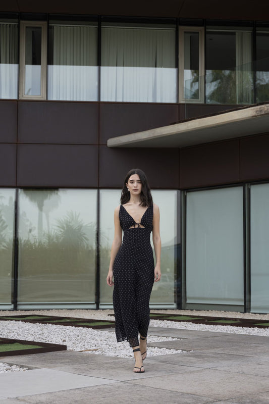 Primer plano vestido midi con escote - estampado delicado